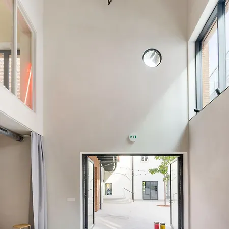 Minimalist Urban Loft In Apartmán Trnava